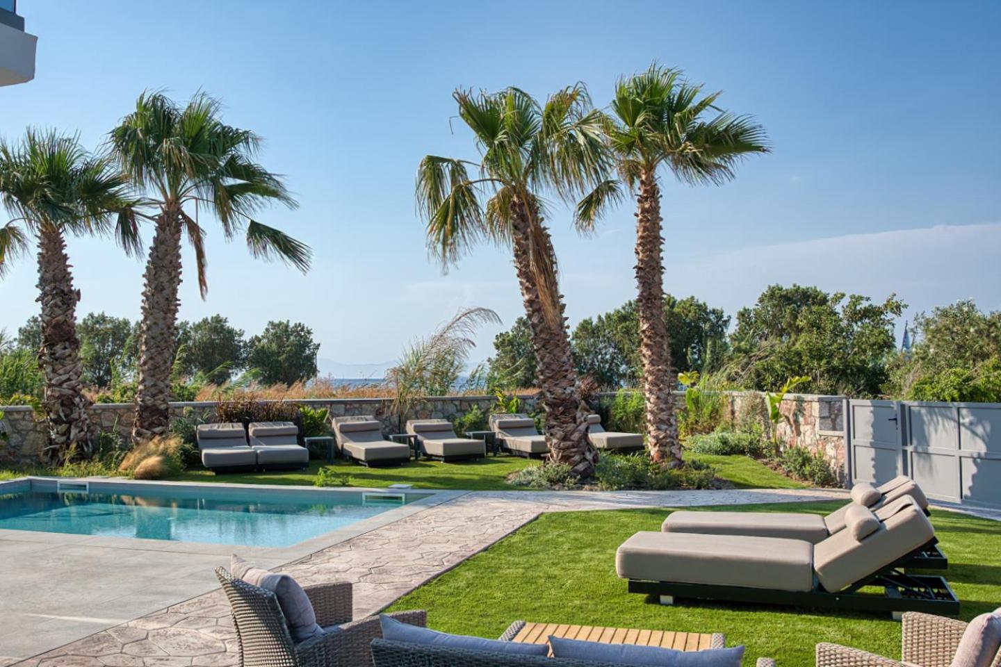 Penelope Beachfront Villa Kremastí Exteriör bild
