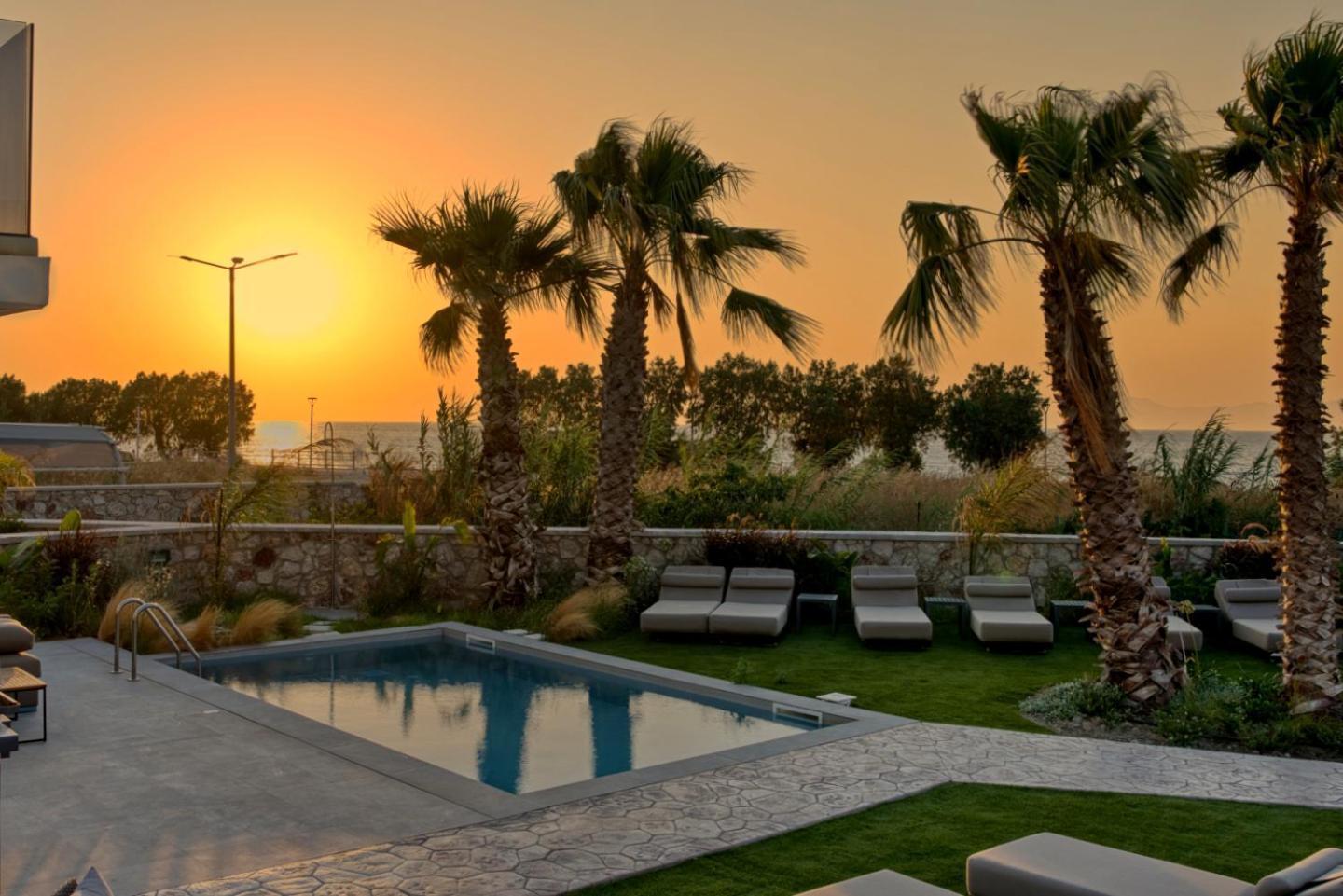 Penelope Beachfront Villa Kremastí Exteriör bild